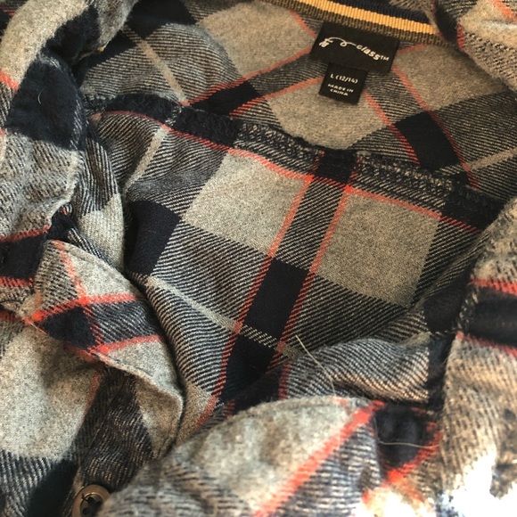 Art Class Flannel 🤠 - Picture 3 of 4